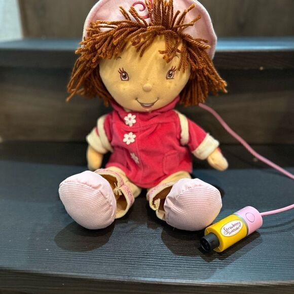 Strawberry Shortcake doll - Picture 3 of 4